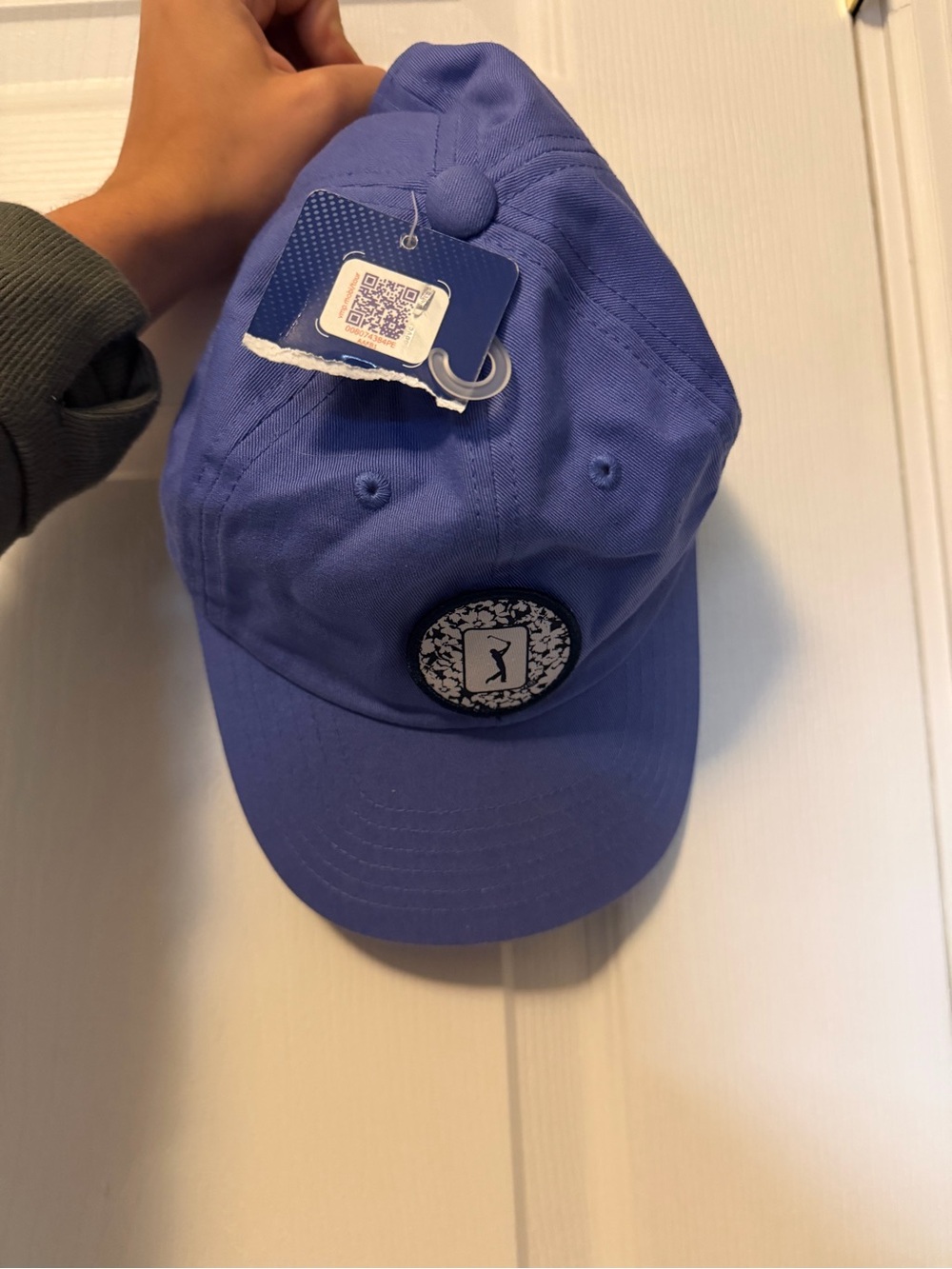 Casual Cap with Embroidered Golf Logo Patch